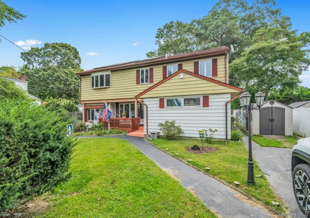 Photo 3 of Single family home for sale at 43 Horton St, Islip, NY 11795 | MLS# 1049845 | Listing updated on 2026-10-07