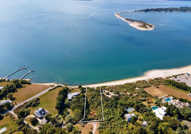 Photo 3 of Sale Pending at 14b Heron Ln, Shelter Island, NY 11964 | MLS# 1049849 | Listing updated on 2026-10-07