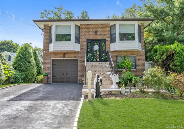 Single family home for sale at 9 The Promenade, Oyster Bay, NY 11545 | MLS# 1049860