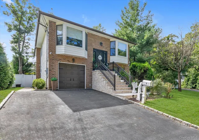 Photo 1 of Single family home for sale at 9 The Promenade, Oyster Bay, NY 11545 | MLS# 1049860 | Listing updated on 2026-10-04