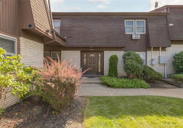 Photo 2 of Condo for sale at 3 Church Ln #N, Clarkstown, NY 10989 | MLS# 1049862 | Listing updated on 2026-09-26