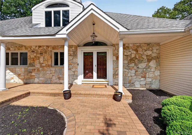 Photo 3 of Single family home for sale at 2 Centershore Rd S, Huntington, NY 11721 | MLS# 1049872 | Listing updated on 2026-09-12