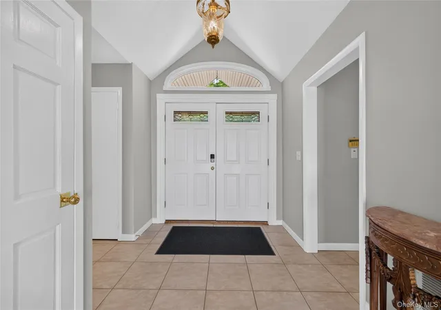 Photo 4 of Single family home for sale at 2 Centershore Rd S, Huntington, NY 11721 | MLS# 1049872 | Listing updated on 2026-09-12