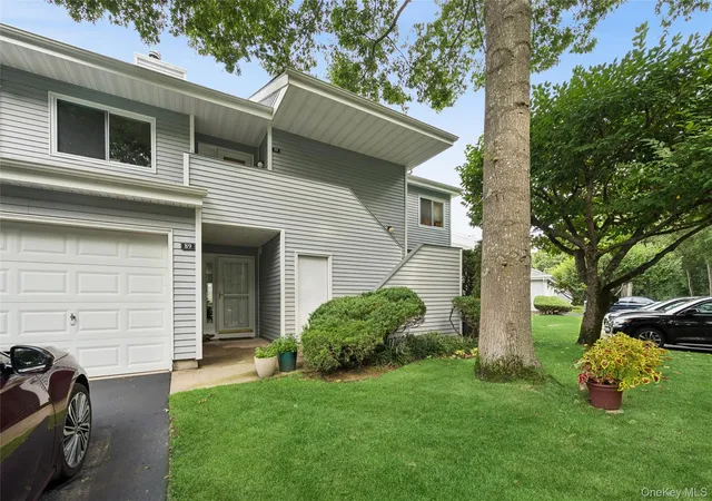 Photo 3 of Condo for sale at 90 Hampton Vista Dr, Riverhead, NY 11949 | MLS# 1049893 | Listing updated on 2026-09-16