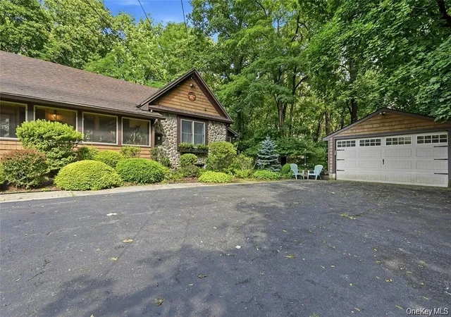 Photo 3 of Single family home for sale at 2064 N Country Rd, Riverhead, NY 11792 | MLS# 1049897 | Listing updated on 2026-10-03