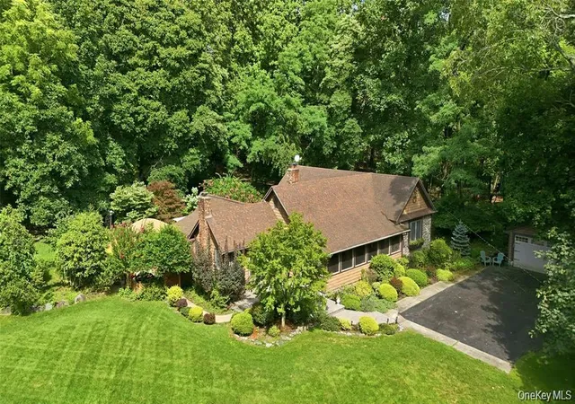 Photo 3 of Single family home for sale at 2064 N Country Rd, Riverhead, NY 11792 | MLS# 1049897 | Listing updated on 2026-10-03