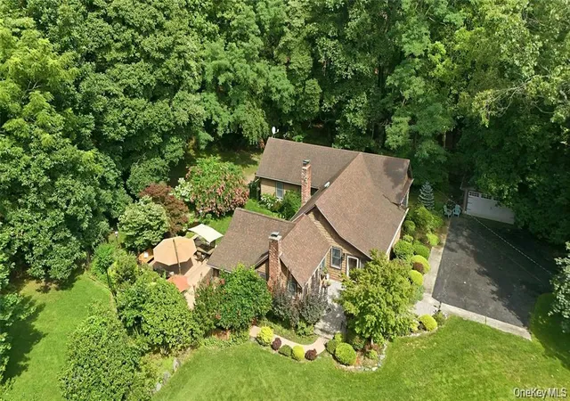 Photo 4 of Single family home for sale at 2064 N Country Rd, Riverhead, NY 11792 | MLS# 1049897 | Listing updated on 2026-10-03