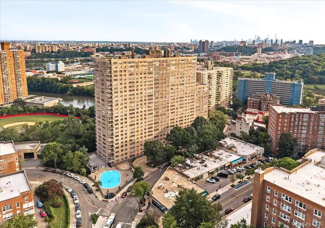 Photo 3 of Condo for sale at 555 Kappock St #7E, New York, NY 10463 | MLS# 1049906 | Listing updated on 2026-10-01