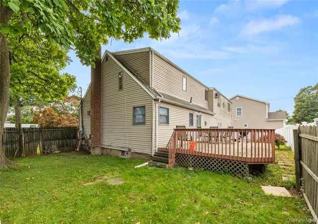 Photo 18 of Single family home for sale at 947 N Park Ave, Oyster Bay, NY 11758 | MLS# 1049909 | Listing updated on 2026-10-03