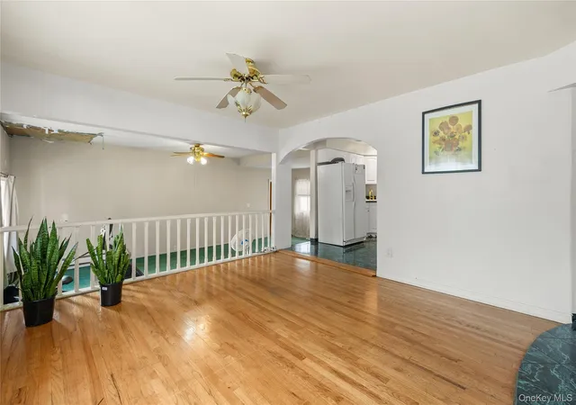 Photo 3 of Single family home for sale at 947 N Park Ave, Oyster Bay, NY 11758 | MLS# 1049909 | Listing updated on 2026-10-03