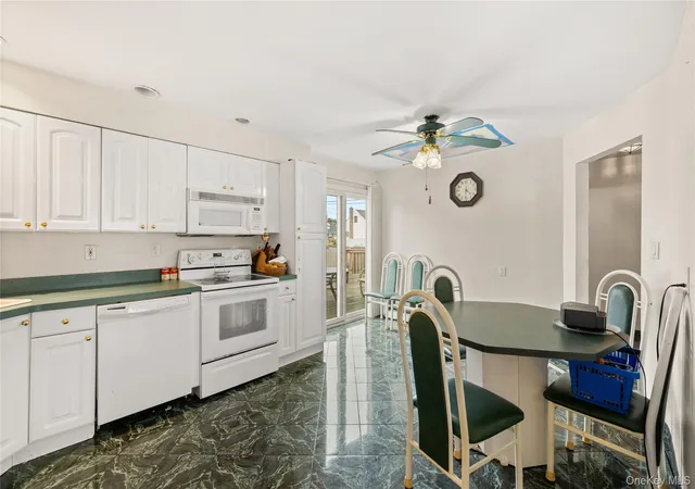 Photo 4 of Single family home for sale at 947 N Park Ave, Oyster Bay, NY 11758 | MLS# 1049909 | Listing updated on 2026-10-03