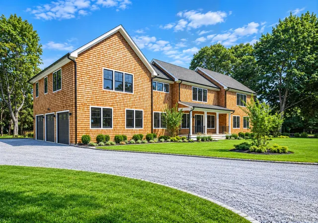 Photo 3 of Single family home for sale at 3 Vail Ave, Southampton, NY 11942 | MLS# 1049938 | Listing updated on 2026-10-06