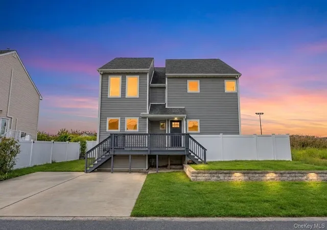 Photo 1 of Single family home for sale at 891 S Bay St, Babylon, NY 11757 | MLS# 1049947 | Listing updated on 2026-09-20