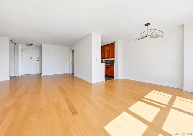 Photo 3 of House for sale at 555 Kappock St #25T, New York, NY 10463 | MLS# 1049948 | Listing updated on 2026-09-20