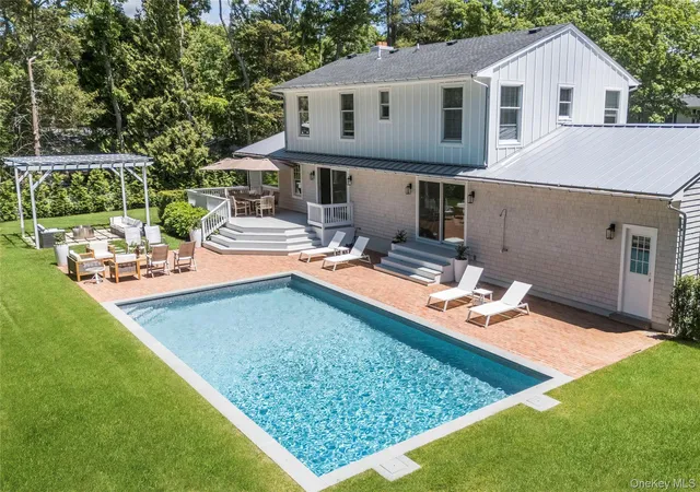 Photo 1 of Single family home for sale at 48 Beechwood Dr, Southampton, NY 11968 | MLS# 1049950 | Listing updated on 2026-10-03