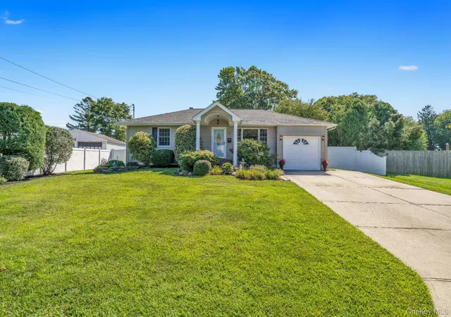 Photo 2 of Sale Pending at 9 Anson Ln, Islip, NY 11796 | MLS# 1049952 | Listing updated on 2026-09-29