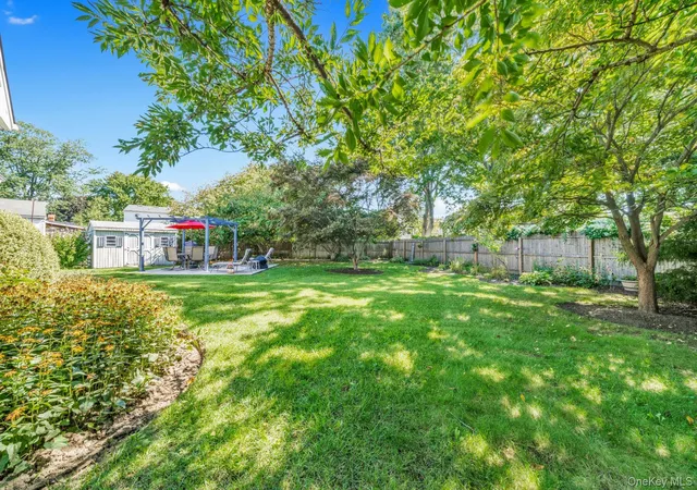 Photo 3 of Sale Pending at 9 Anson Ln, Islip, NY 11796 | MLS# 1049952 | Listing updated on 2026-09-29