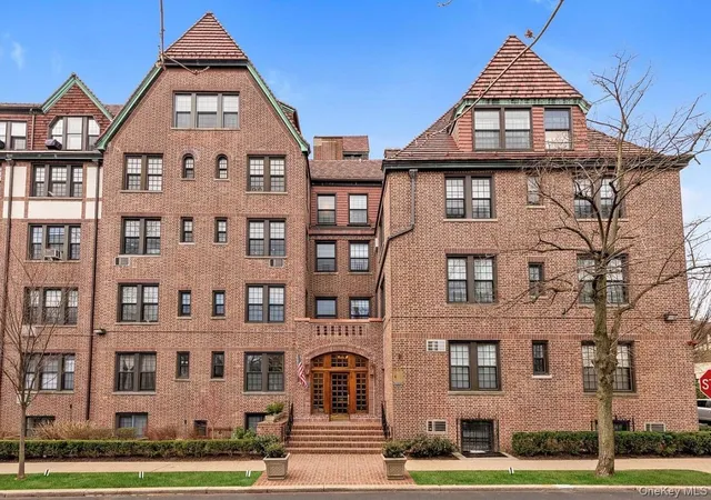 Photo 2 of House for sale at 6 Burns St #120, New York, NY 11375 | MLS# 1049957 | Listing updated on 2026-09-18