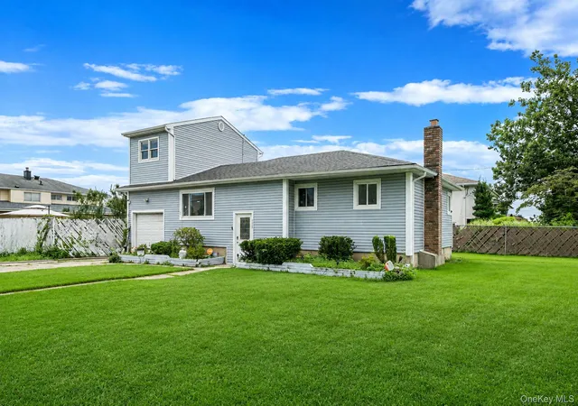 Photo 3 of Single family home for sale at 152 Alkier St, Islip, NY 11717 | MLS# 1049960 | Listing updated on 2026-09-20