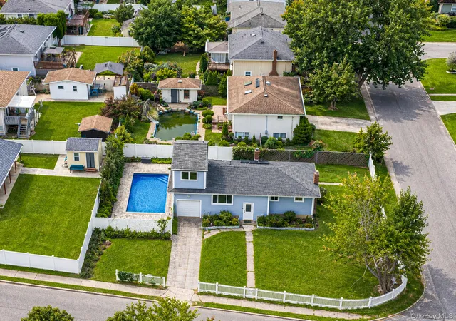 Photo 3 of Single family home for sale at 152 Alkier St, Islip, NY 11717 | MLS# 1049960 | Listing updated on 2026-09-20