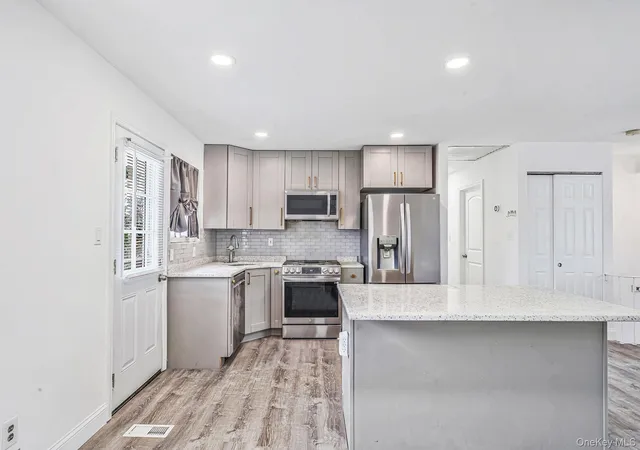 Photo 4 of Single family home for sale at 152 Alkier St, Islip, NY 11717 | MLS# 1049960 | Listing updated on 2026-09-20
