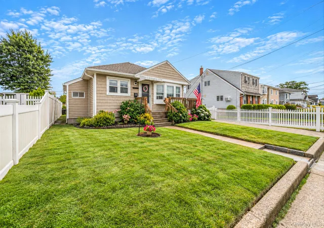 Photo 2 of Single family home for sale at 11 E Hollywood Ave, Babylon, NY 11757 | MLS# 1049967 | Listing updated on 2026-09-29