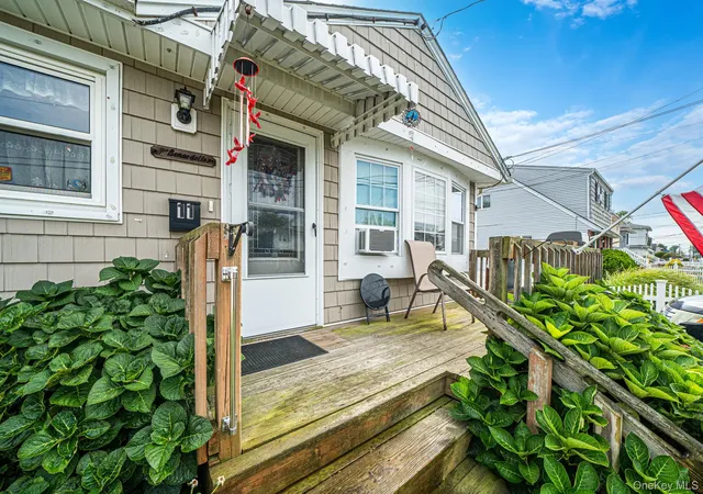 Photo 3 of Single family home for sale at 11 E Hollywood Ave, Babylon, NY 11757 | MLS# 1049967 | Listing updated on 2026-09-29