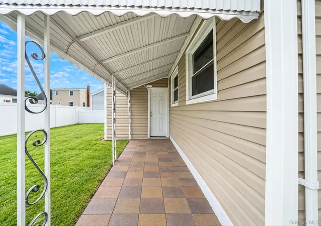 Photo 4 of Single family home for sale at 11 E Hollywood Ave, Babylon, NY 11757 | MLS# 1049967 | Listing updated on 2026-09-29