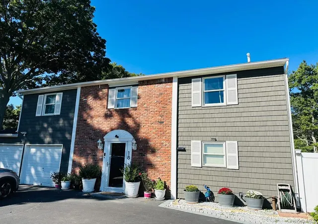 Photo 3 of Single family home for sale at 18 William St, Brookhaven, NY 11727 | MLS# 1049978 | Listing updated on 2026-09-20
