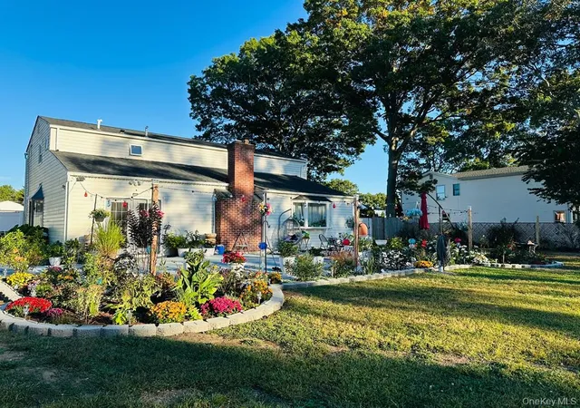 Photo 4 of Single family home for sale at 18 William St, Brookhaven, NY 11727 | MLS# 1049978 | Listing updated on 2026-09-20