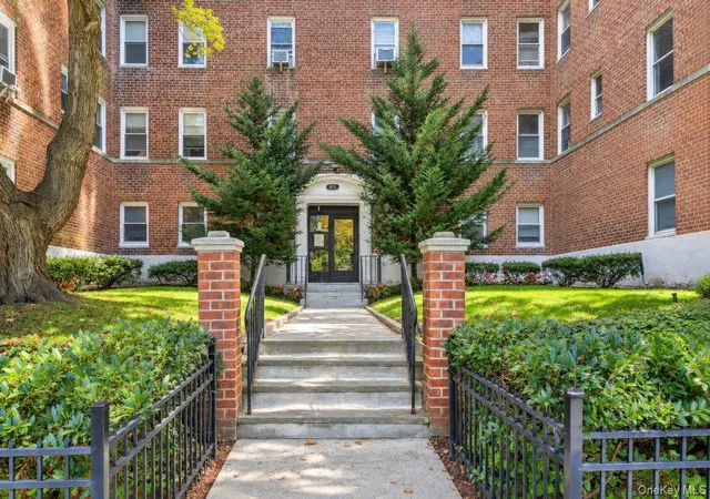 Condo for sale at 811 Bronx River Rd #3H, Yonkers, NY 10708 | MLS# 1049980