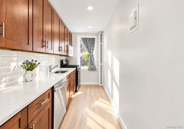 Listing Photo 4 - Condo for sale in building located at 811 Bronx River Rd, Yonkers, NY 10701 - Unit #3H
