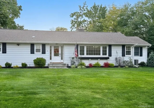Photo 1 of Single family home for sale at 4 Pheasant Dr, Clarkstown, NY 10994 | MLS# 1049993 | Listing updated on 2026-09-18