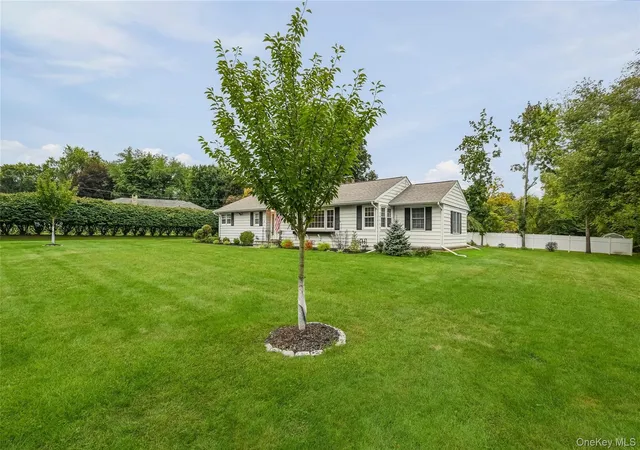 Photo 3 of Single family home for sale at 4 Pheasant Dr, Clarkstown, NY 10994 | MLS# 1049993 | Listing updated on 2026-10-08