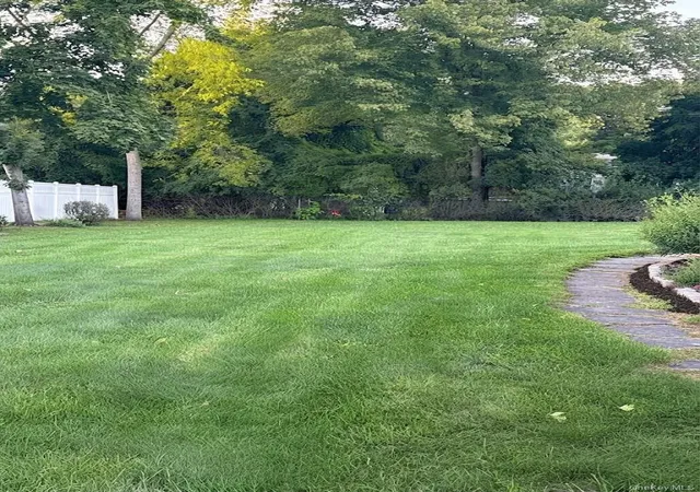 Photo 4 of Single family home for sale at 4 Pheasant Dr, Clarkstown, NY 10994 | MLS# 1049993 | Listing updated on 2026-09-18