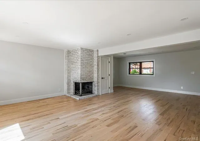 Photo 4 of Single family home for sale at 6 Slocum Ave, North Hempstead, NY 11050 | MLS# 1050014 | Listing updated on 2026-09-13