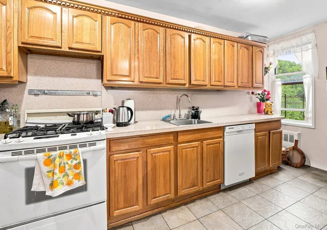 Photo 2 of Condo for sale at 74 45 Yellowstone Blvd #5G, New York, NY 11374 | MLS# 1050020 | Listing updated on 2026-09-13