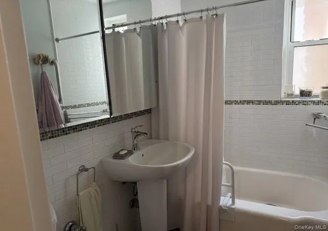 Photo 4 of House for sale at 74-45 Yellowstone Blvd #5E, Rego Park, NY 11374 | MLS# 1050024 | Listing updated on 2026-09-25