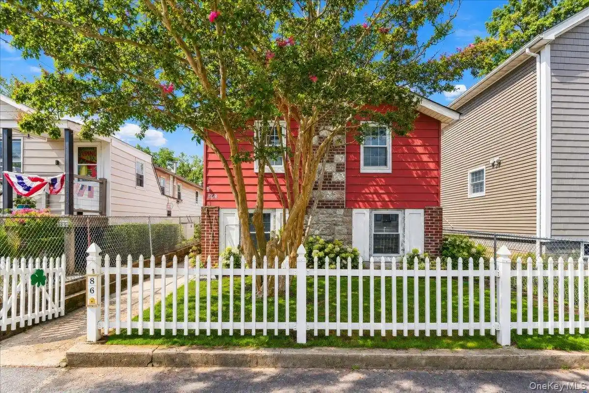 Listing Photo 1 - Condo for sale in 86b Edgewater Park located at 86b Edgewater Park, New York, NY 10465 - Unit #86