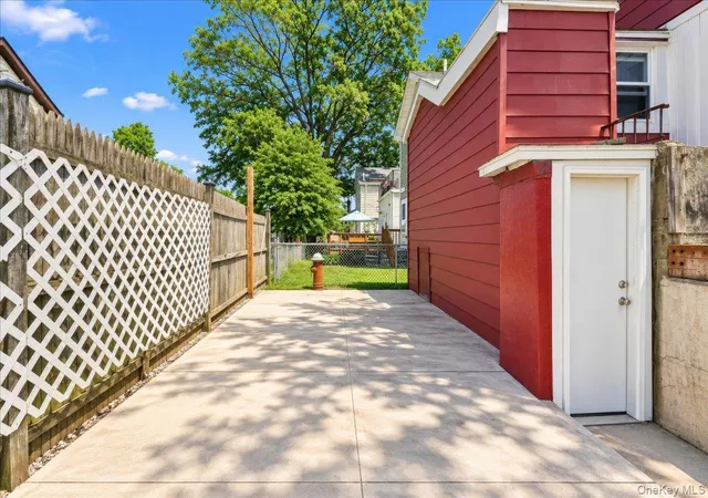 Photo 3 of Condo for sale at 86b Edgewater Park #86, New York, NY 10465 | MLS# 1050027 | Listing updated on 2026-09-14