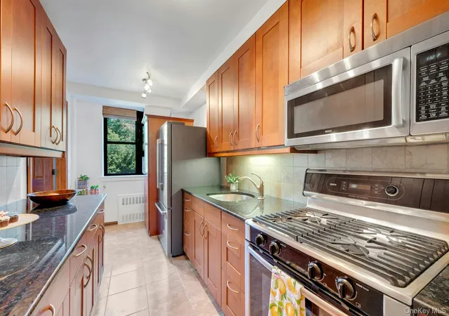 Photo 2 of Condo for sale at 735 Kappock St #8F, New York, NY 10463 | MLS# 1050028 | Listing updated on 2026-09-22