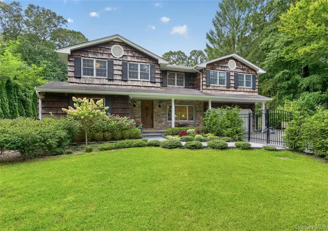 Photo 1 of Single family home for sale at 4 Salt Hay Way, Smithtown, NY 11787 | MLS# 1050030 | Listing updated on 2026-09-13