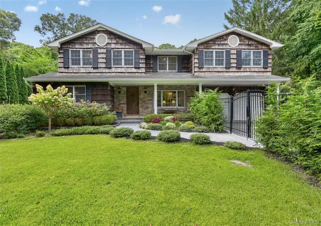 Photo 2 of Single family home for sale at 4 Salt Hay Way, Smithtown, NY 11787 | MLS# 1050030 | Listing updated on 2026-09-13