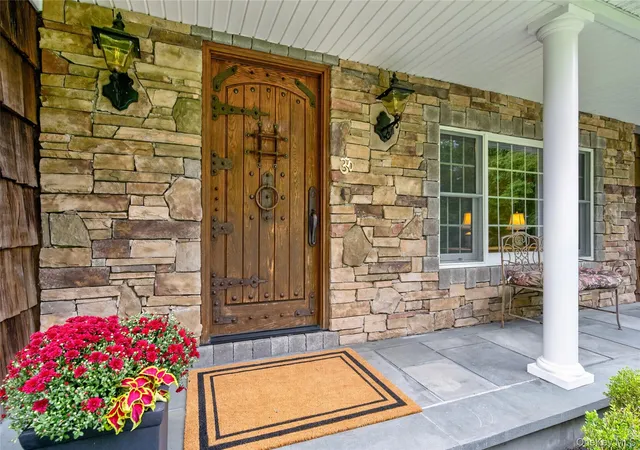 Photo 3 of Single family home for sale at 4 Salt Hay Way, Smithtown, NY 11787 | MLS# 1050030 | Listing updated on 2026-09-13