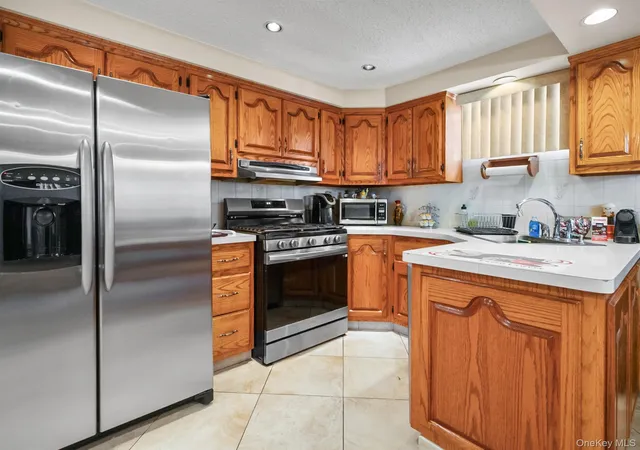 Listing Photo 2 - Condo for sale in building located at 13818 Redding St, New York, NY 11417 - Unit #