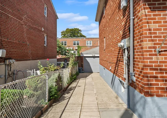 Listing Photo 4 - Condo for sale in building located at 13818 Redding St, New York, NY 11417