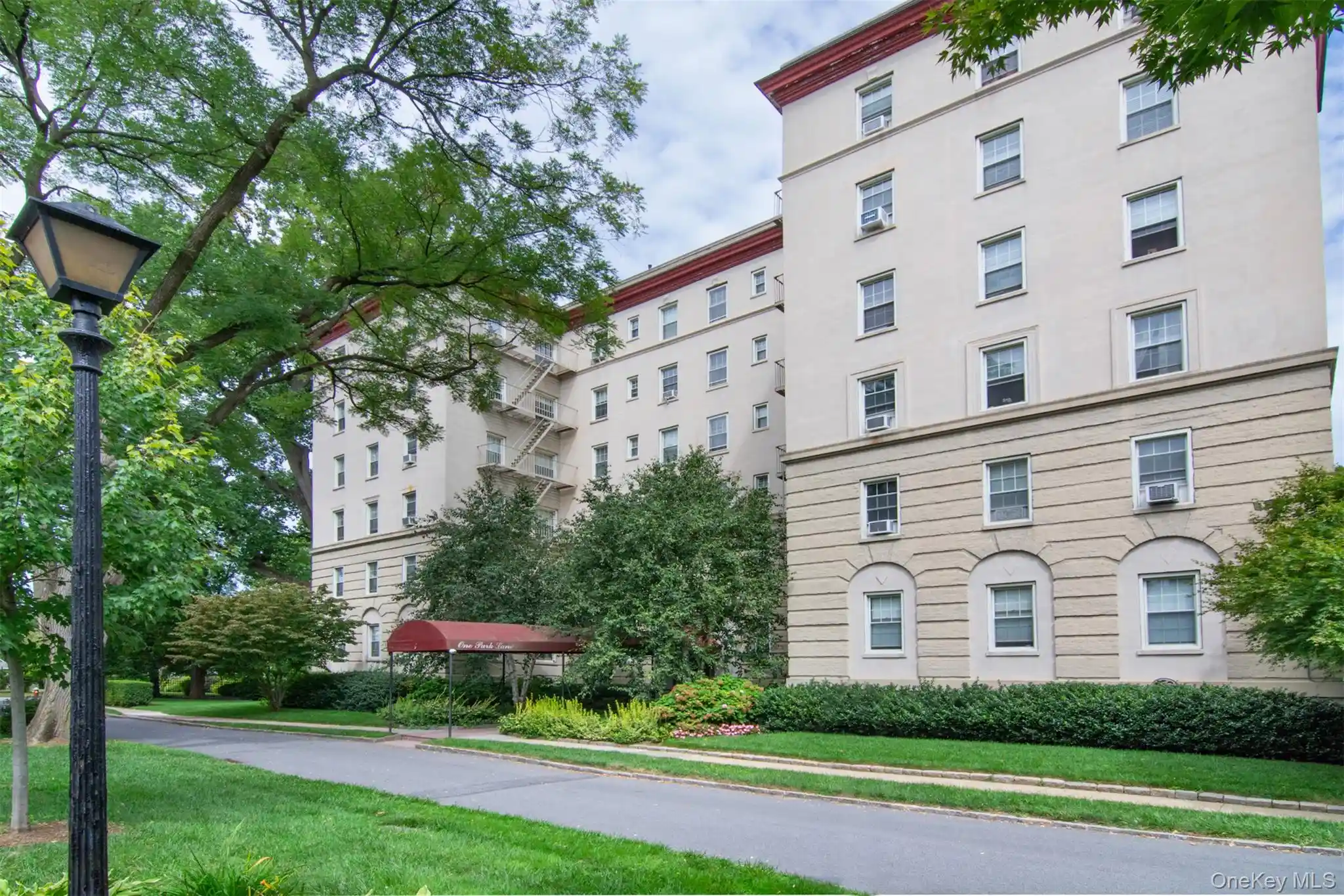 Listing Photo 2 - Condo for sale in 1 Park Ln located at 1 Park Ln, Mount Vernon, NY 10552 - Unit #3A