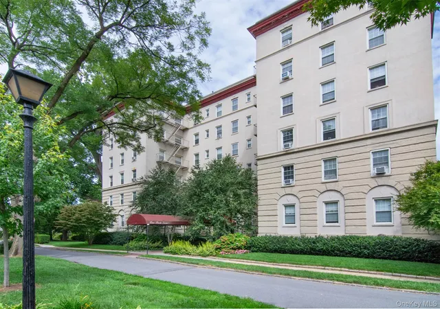 Photo 2 of Condo for sale at 1 Park Ln #3A, Mount Vernon, NY 10552 | MLS# 1050079 | Listing updated on 2026-10-19