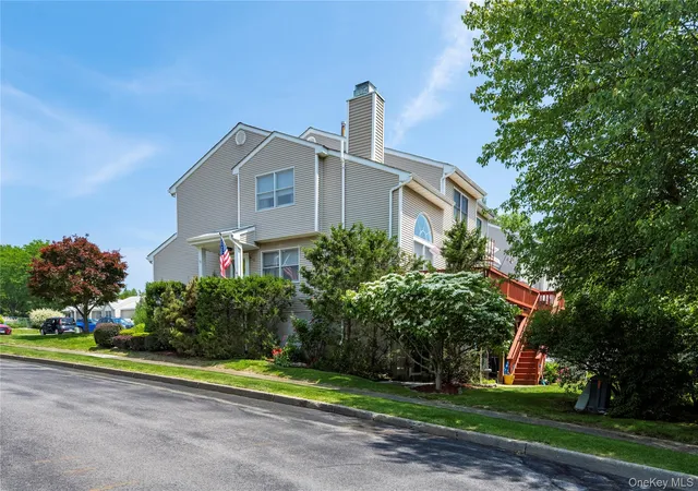 Photo 3 of Single family home for sale at 50 Deer Xing Dr, Fishkill, NY 12524 | MLS# 1050080 | Listing updated on 2026-10-07