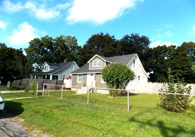 Photo 2 of Single family home for sale at 173 Ferndale Blvd, Islip, NY 11751 | MLS# 1050081 | Listing updated on 2026-10-08
